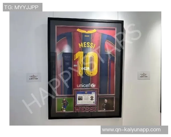 安哥拉队长赛后自豪展示与梅西交换的签名球衣将永久珍藏