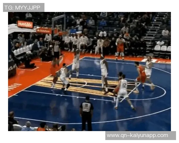 文班在挡拆后华丽转身空接背扣展现惊人弹跳与技巧