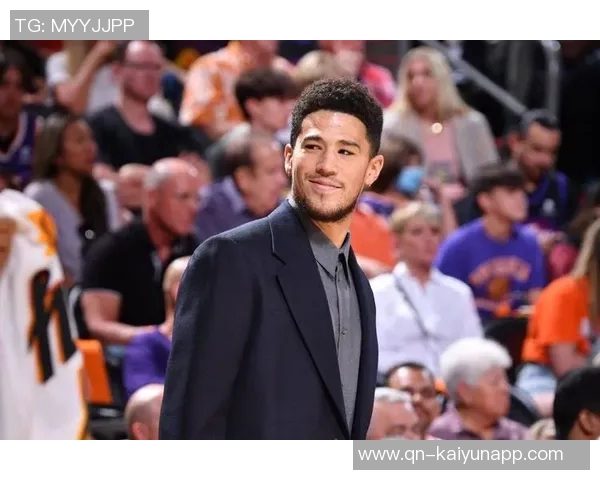 布克谈球队信任建立过程强调夏季训练的重要性与团队凝聚力